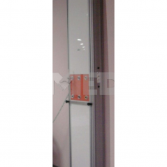 Consolă medicală verticală pentru camere de pacient