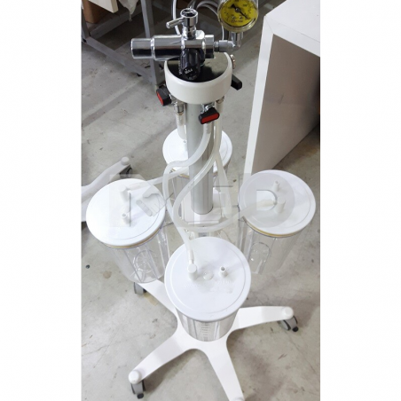 Suport mobil pentru ejectoare medicale în sala de operație