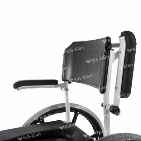 Scaun cu rotile AKVA GO – Ideal pentru utilizare la toaleta si dus